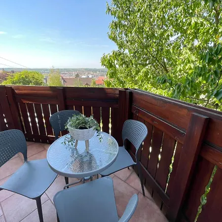 ゲストハウス Bellavista 2 エゲル