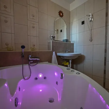 Bellavista 2 3* エゲル